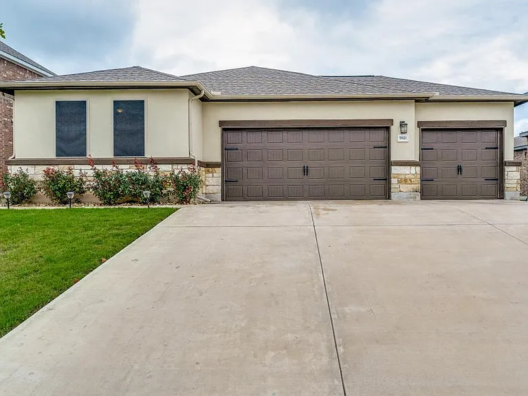 5921 Lehman Way — Photo 3