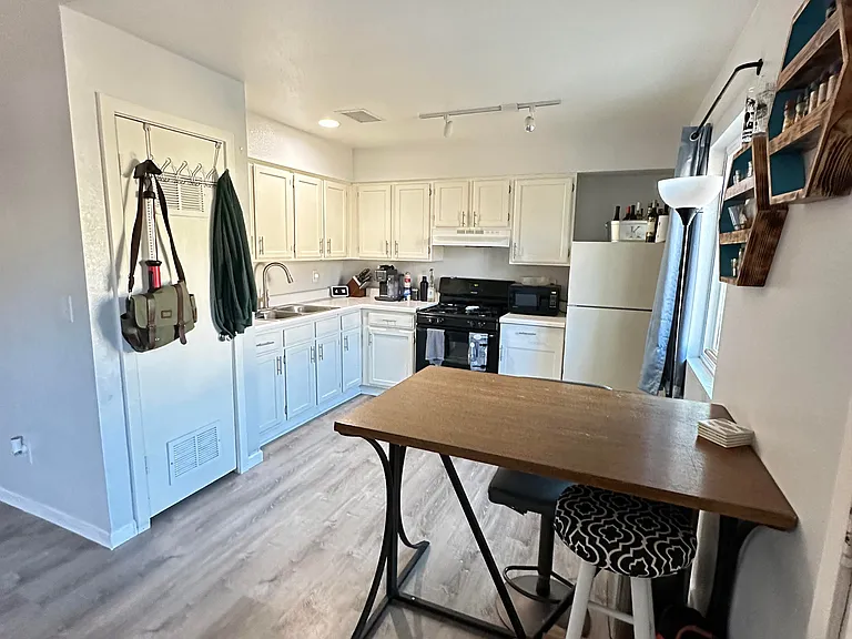 812 E Blacklidge Dr — Photo 15