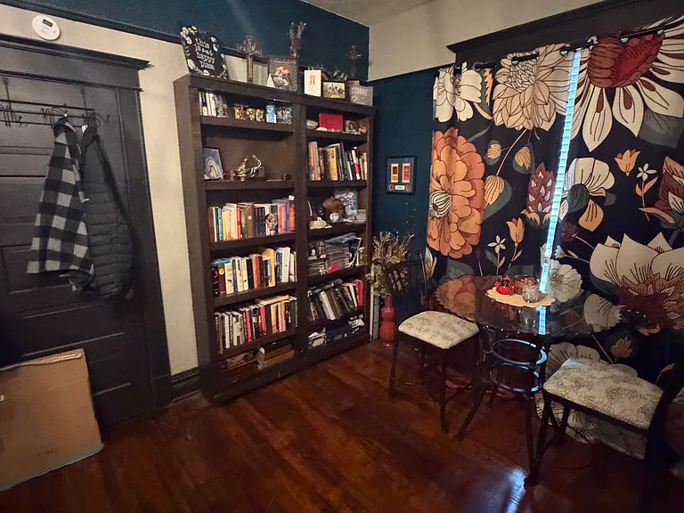 215 E 18th St #3 — Photo 9