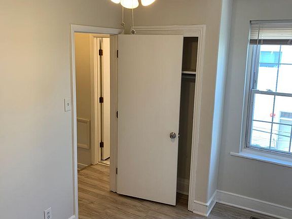 5th image of 2042 N Darien St