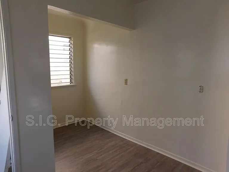 417 E Elmwood Ave #B — Photo 6