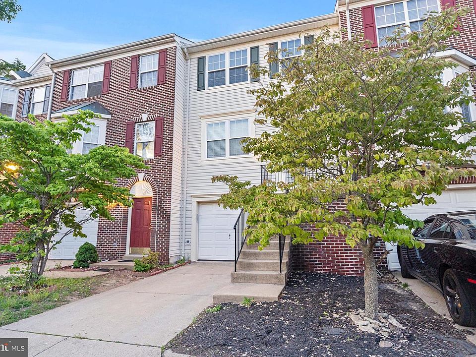 1st image of 546 Kalmia Sq NE