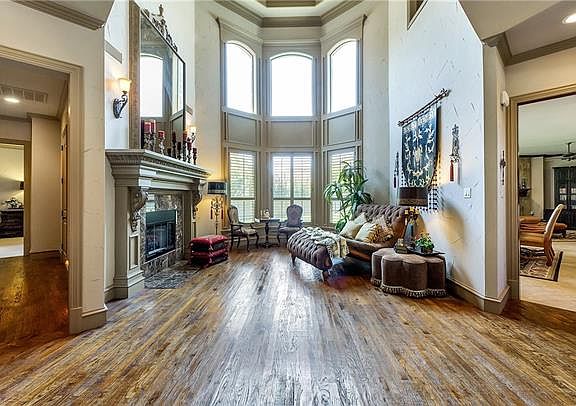 4th image of 2116 Estes Park Dr
