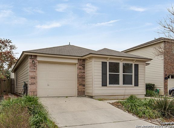 2nd image of 134 Arrow Oaks