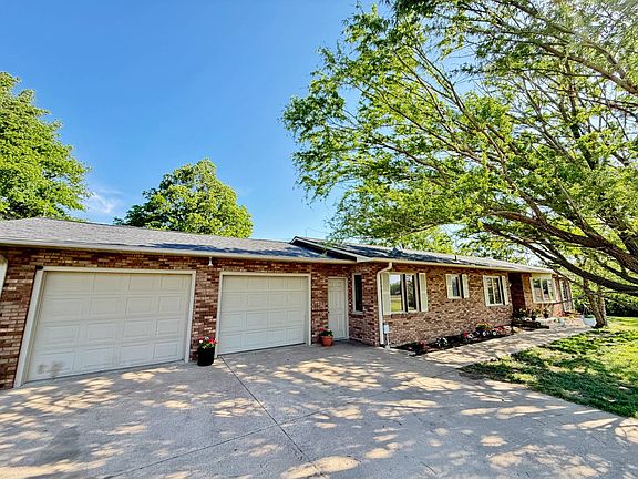 4th image of 1152 Pheasant Rd