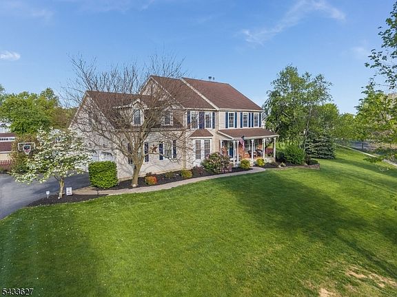 3rd image of 15 Foxwood Ln
