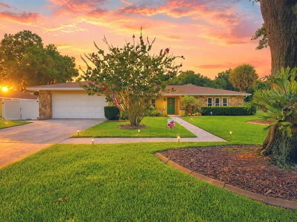 902 Crestview Dr, Auburndale, FL 33823