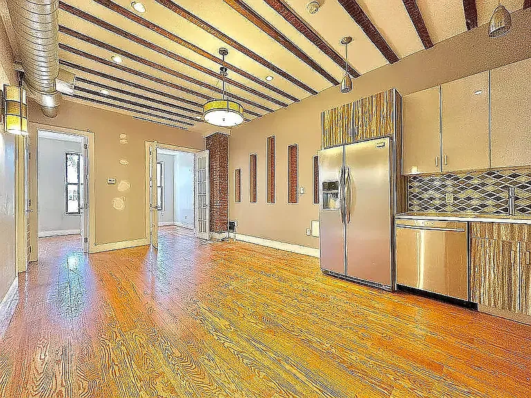 1170 Halsey St #19 — Photo 3