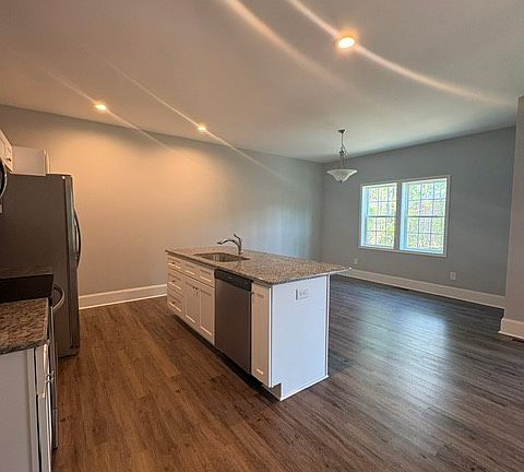 4th image of 503 Gabriel Ln