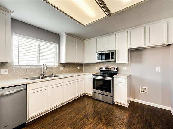 5th image of 1317 Fieldstone Dr