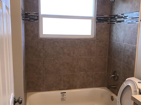 4th image of 4128 W F St #1