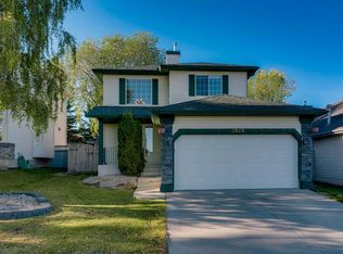 2828 N Douglasdale Blvd SE, Calgary, AB T2Z 2H9