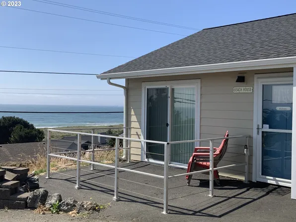 29154 Kerber Dr, Gold Beach, OR 97444