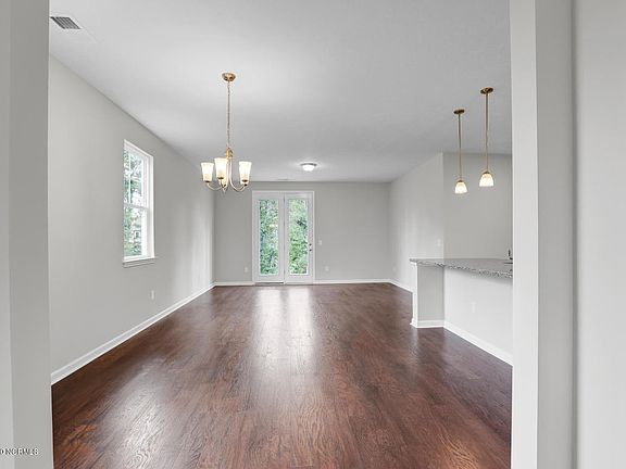 4th image of 656 Seathwaite Ln SE