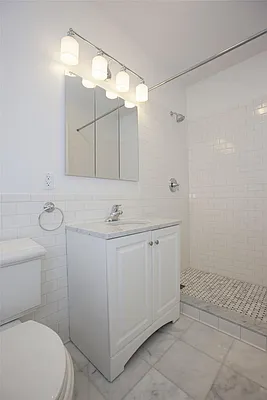 Rented by Domus Realty | media 28