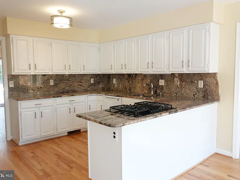10295 Dunn Meadow Rd — Photo 12