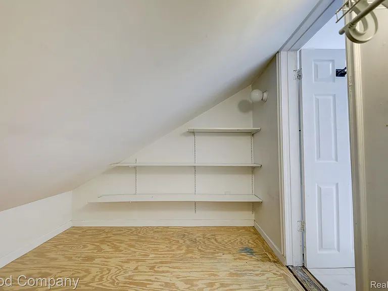 245 W Webster Ave — Photo 9