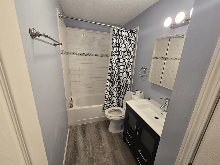 1043 Eastview Cir — Photo 16