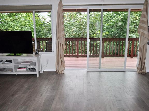 5th image of 410 NE Province Dr #416