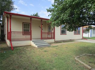 1204 E Chestnut St, Altus, OK 73521