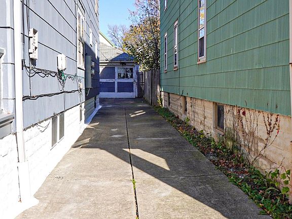 4th image of 27 Ullman St #1