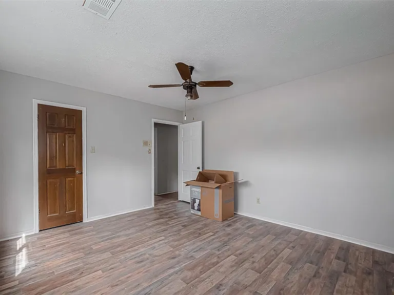 811 Loire Ln — Photo 30