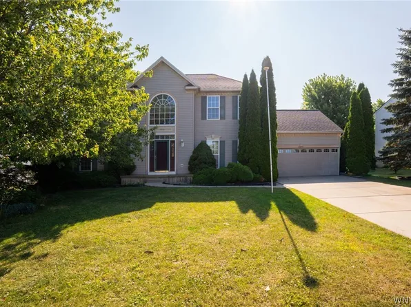 5955 Pinehurst Ct, Lake View, NY 14085