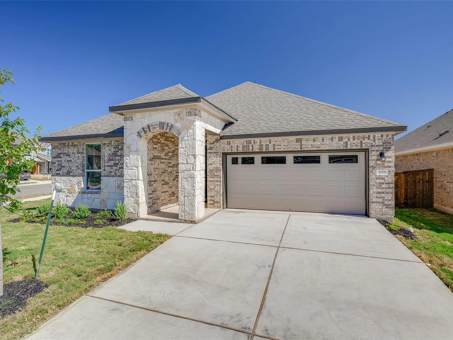 3 bed, 2.0 bath, 1971 sqft, $2,200 — Photo 1