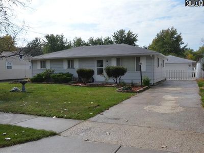 374 Cove Beach Ave, Sheffield Lake, OH, 44054