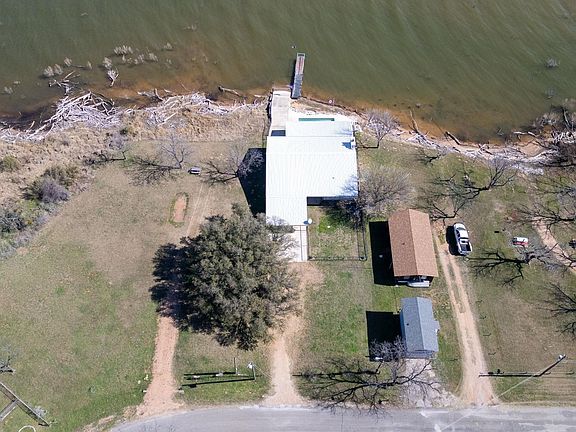 2nd image of 303 Lakeshore Loop