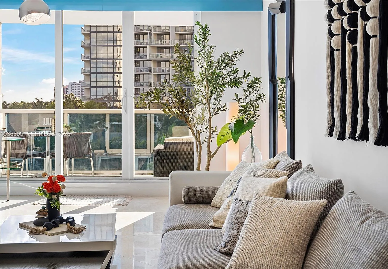 Roney Palace Condo — Photo 1