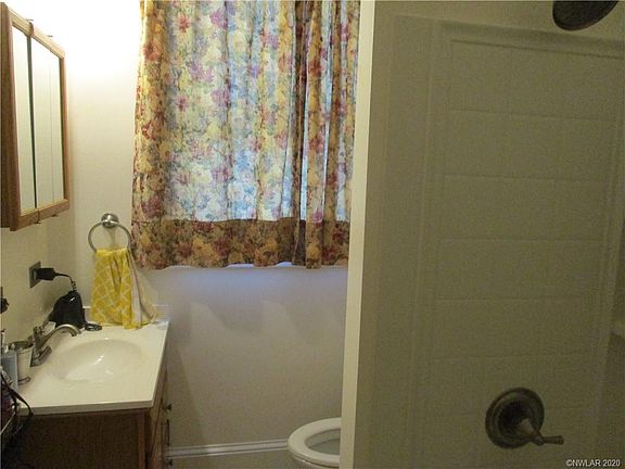 5th image of 835 Elmwood St