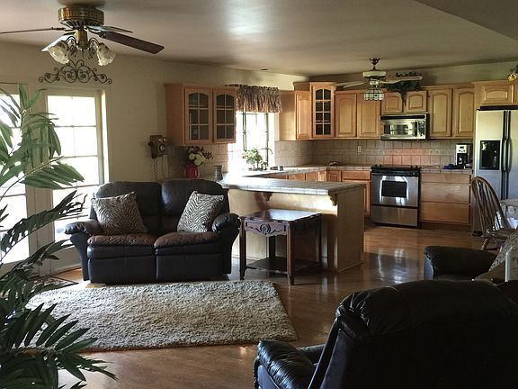 3rd image of 7221 W Grovers Ave