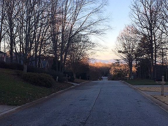 3rd image of 109 Amandas Autumn Ln