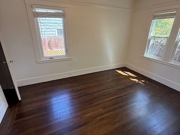 3rd image of 316 Peninsula Ave