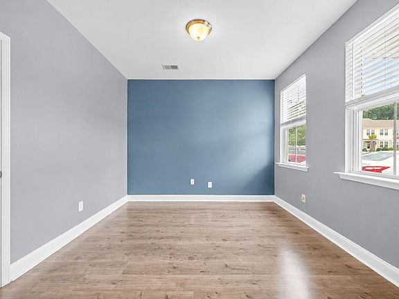 4th image of 7857 Montview Rd