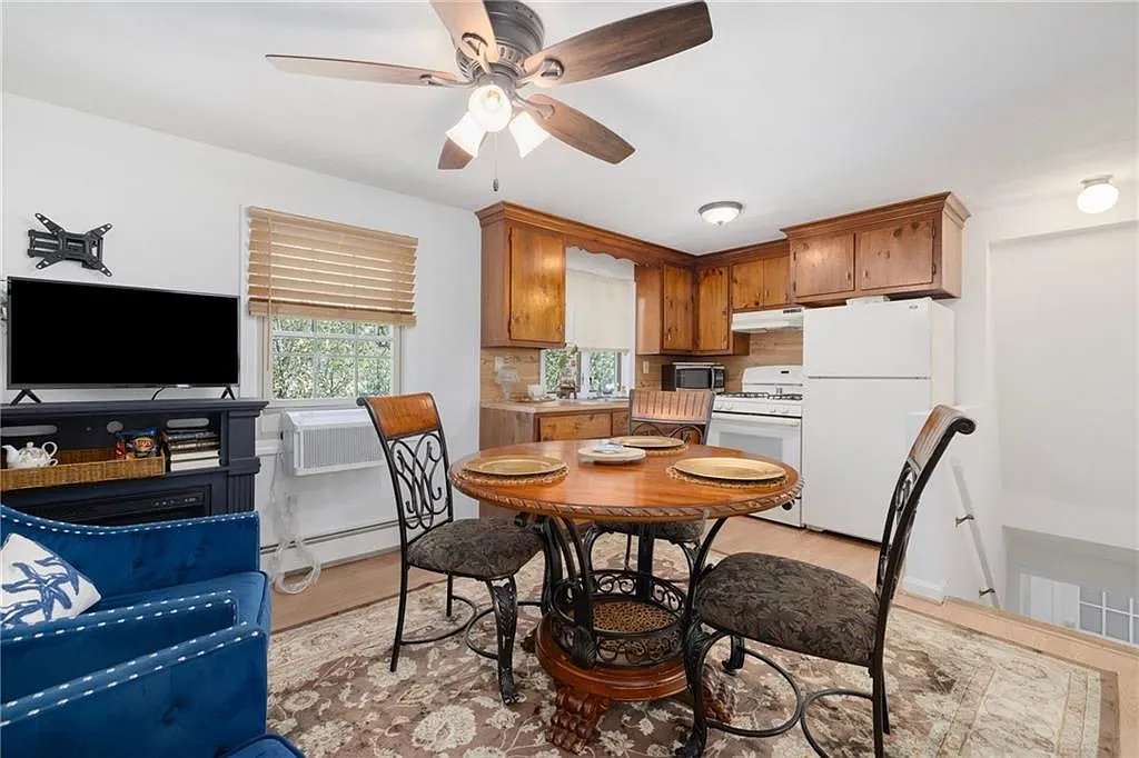 1 bed, 1.0 bath, 528 sqft, $1,700 — Photo 2