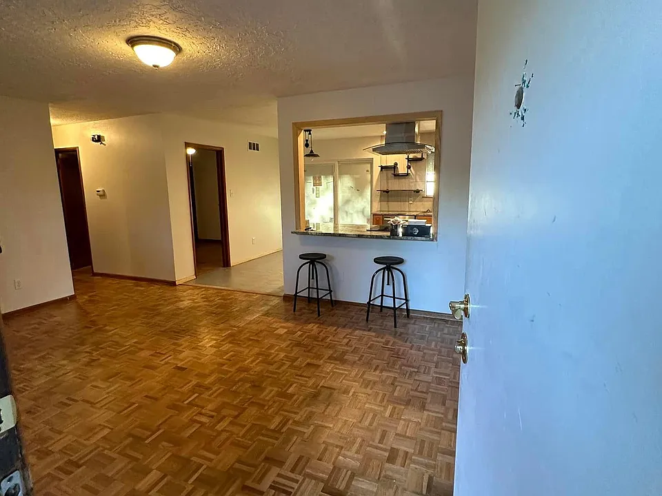228 S Mercedes Dr