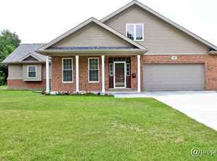 438 Briarhill Ln, Glenview, IL 60025