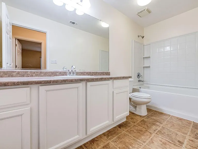 551 S Kona Ave — Photo 15