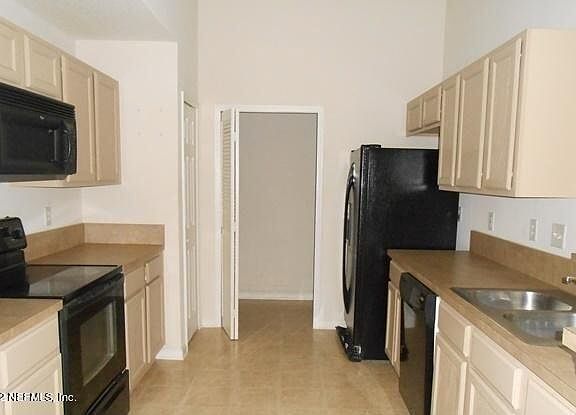 3rd image of 5101 Playpen Dr Unit 6
