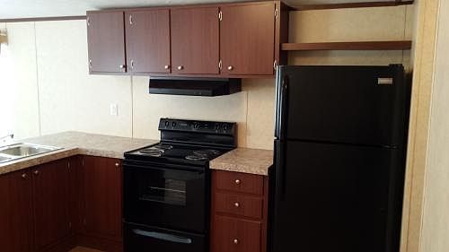 Kitchen, fridge included