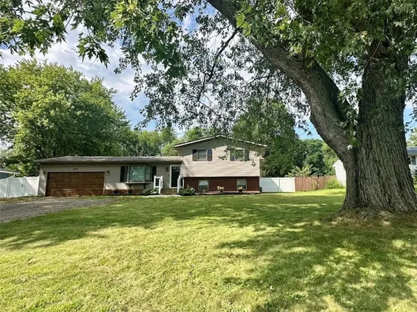1873 State St NE, Canton, OH 44721