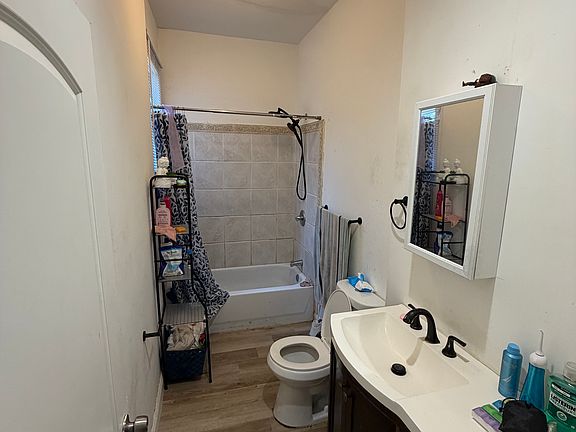 4th image of 367 Howard Ave #1L