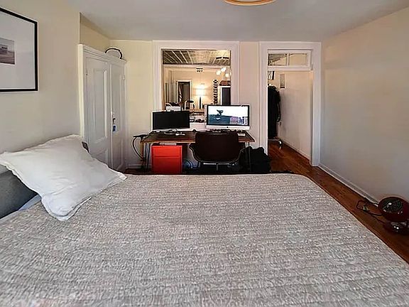 3rd image of 180 Prince St