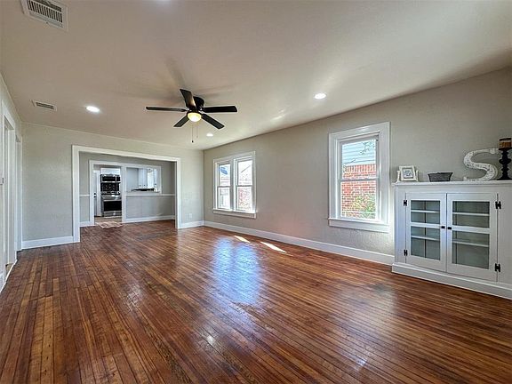 4th image of 627 W Wallace St