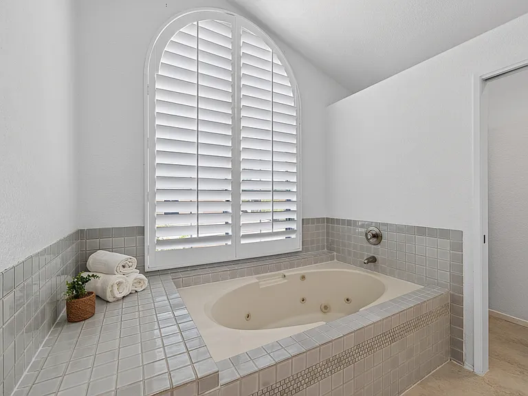 13887 Carriage Rd — Photo 37
