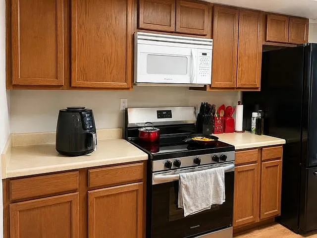 3 bed, 2.5 bath, 1864 sqft, $1,495 — Photo 3