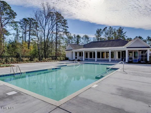 1061 Crown Pointe Drive, Hampstead, NC 28443