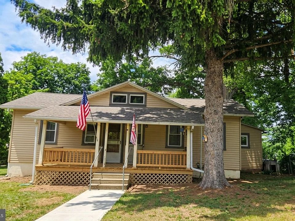 1st image of 1043 Clemmers Mill Rd